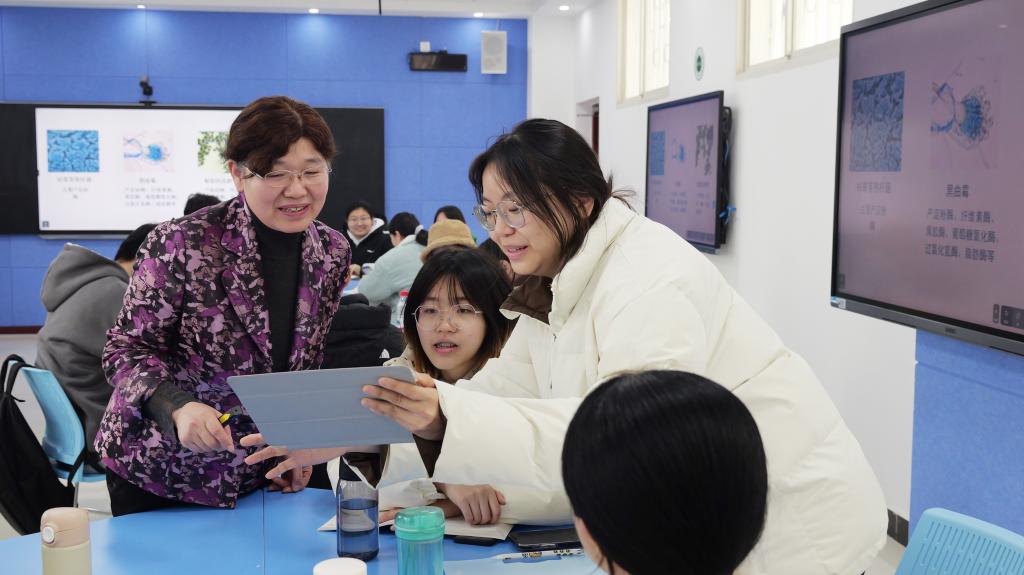 三全育人 · 微光｜第七届教学标兵生科学院何冬兰教授：探生命之微，做时代良师