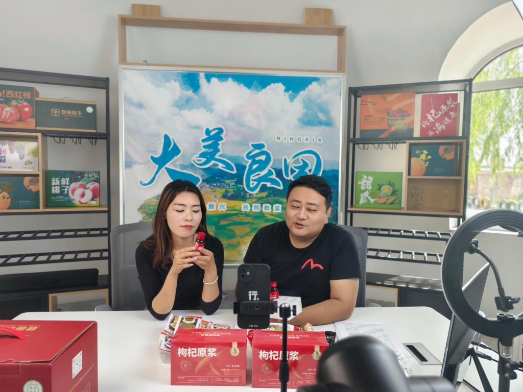 三全育人 · 微光｜从脱贫攻坚到乡村振兴，他3次驻村，扎根一线6年——外语学院2014届毕业生李洋的驻村故事