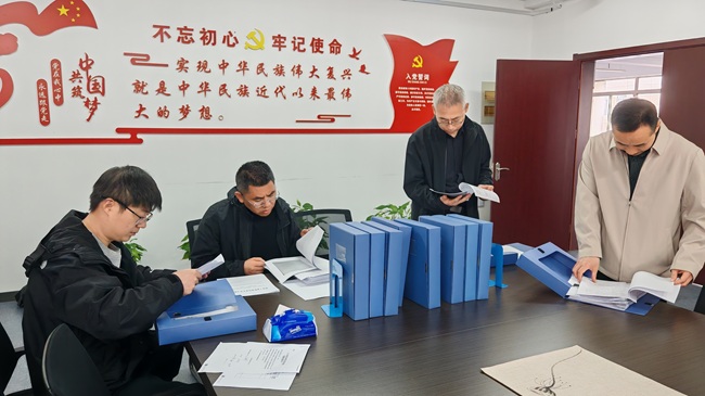 检查组查阅台账