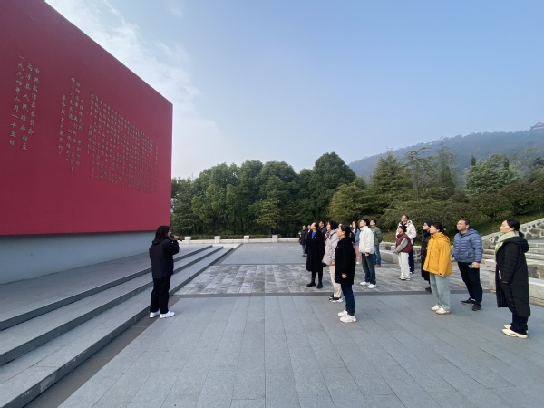 商贸学院党委赴高淳游子山开展党日活动2.jpg